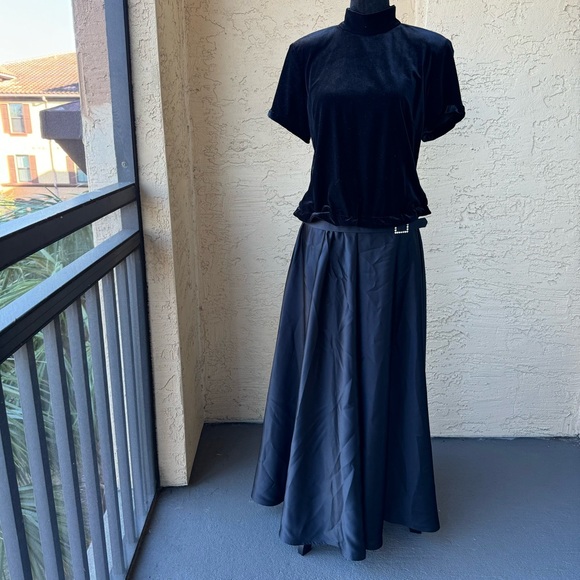 Bari Jay Black Velvet & Satin Ball Gown Dress Short Sleeve Dresses